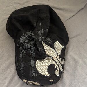 Black Rhinestone Fleur-de-Lis Distressed Cotton Baseball Cap